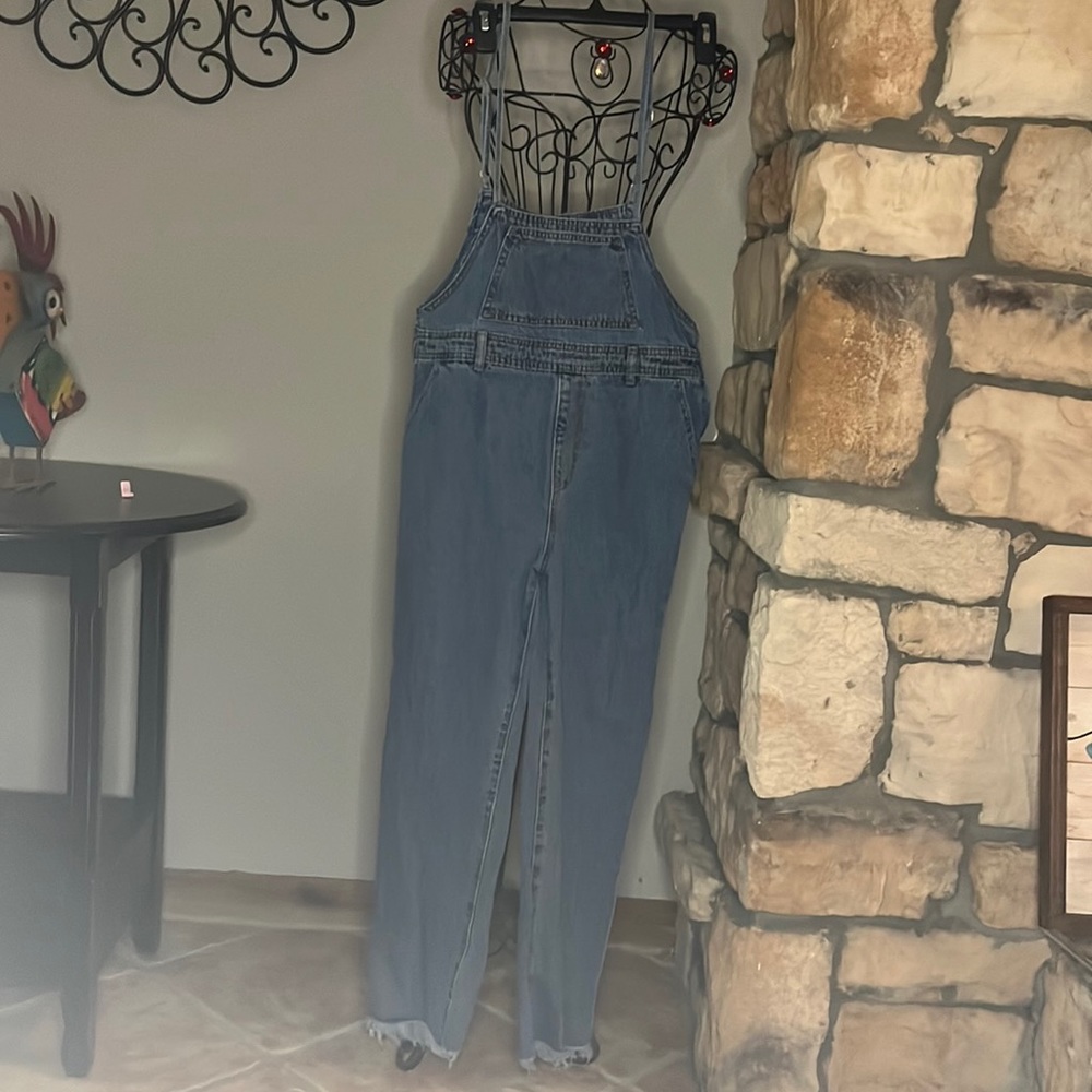 Women’s spaghetti strap overalls